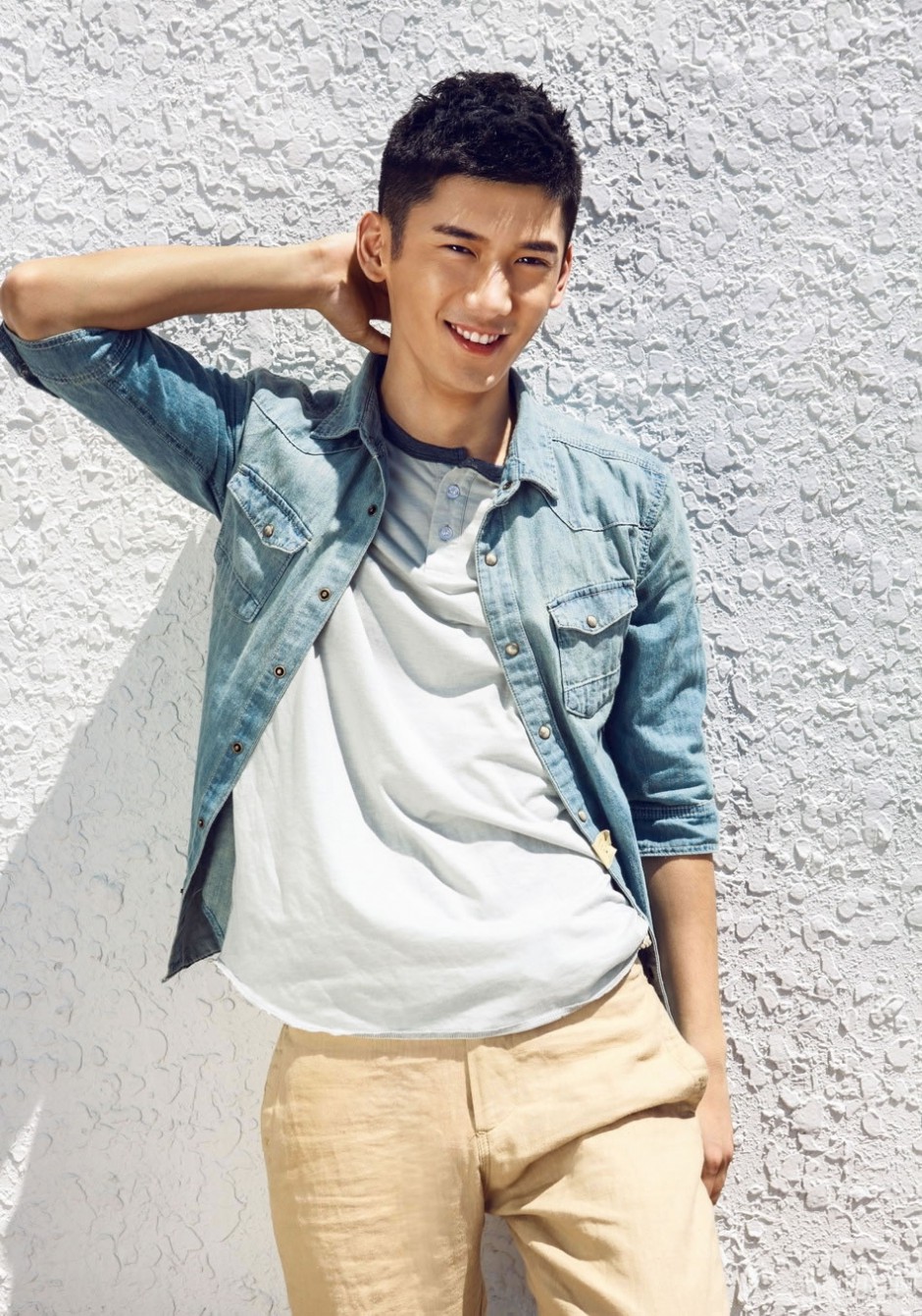 90后帅气男明星刘芮麟展阳光帅气一面