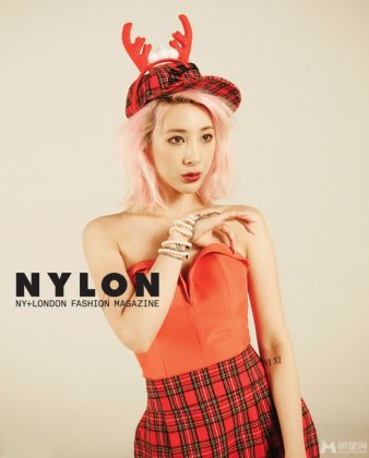 韩国性感女明星徐仁英彰显个性魅力