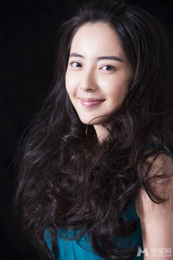 米露全新时尚大片尽显优雅高贵