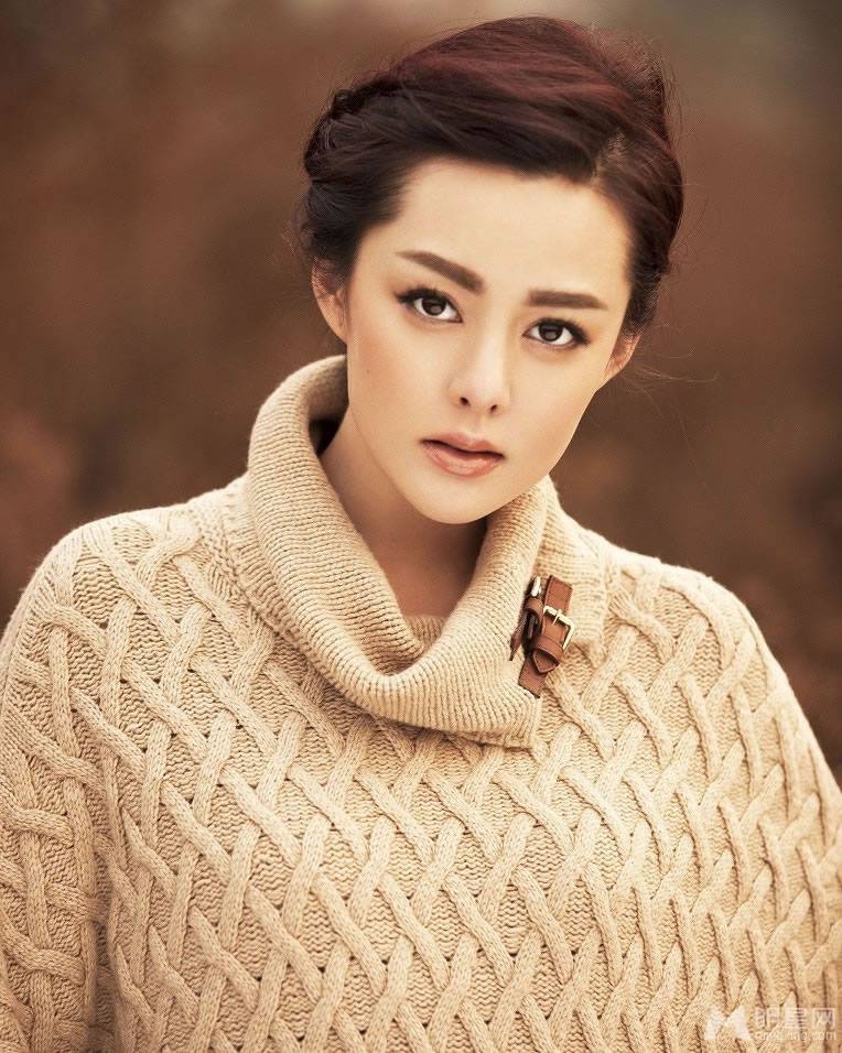 内地气质女演员刘一含尽显优雅女人味