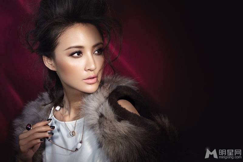 新闺蜜时代演员张歆艺清新时尚又不失性感