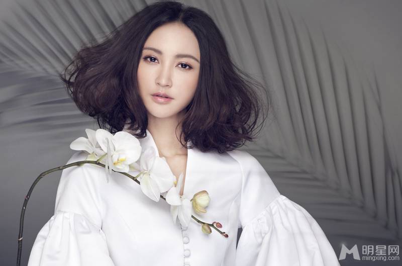 新闺蜜时代演员张歆艺清新时尚又不失性感