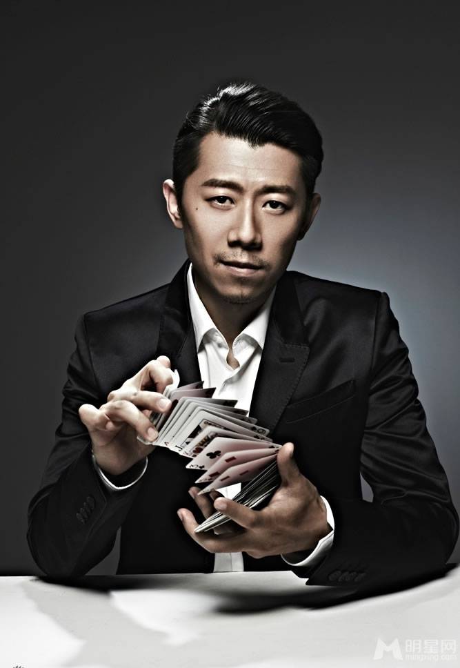 袁泉老公夏雨雅痞帅气写真