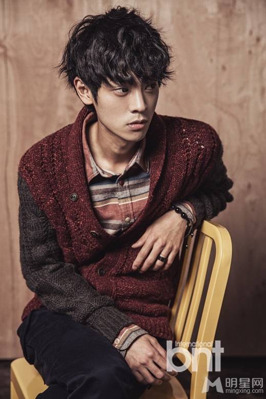 韩国摇滚男歌手郑俊英酷帅造型秒杀路人