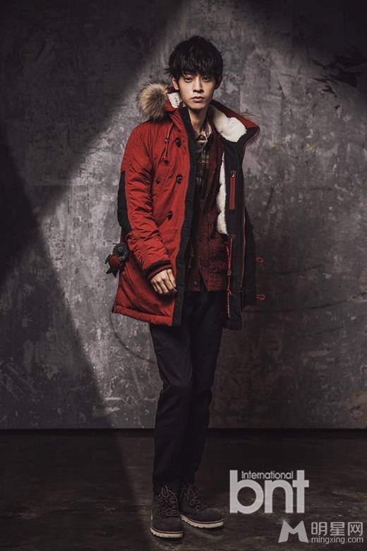 韩国摇滚男歌手郑俊英酷帅造型秒杀路人