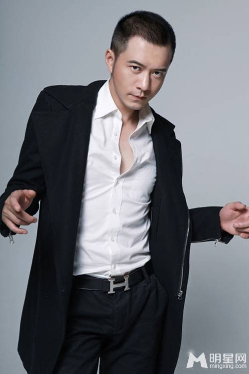 西安籍贯的男明星杨奇鸣帅气写真
