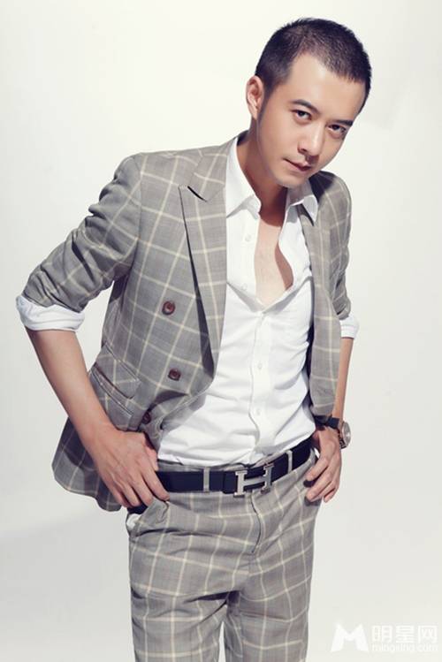 西安籍贯的男明星杨奇鸣帅气写真