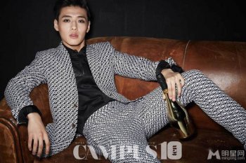 韩国90后小鲜肉姜河那冷峻眼神帅气十足