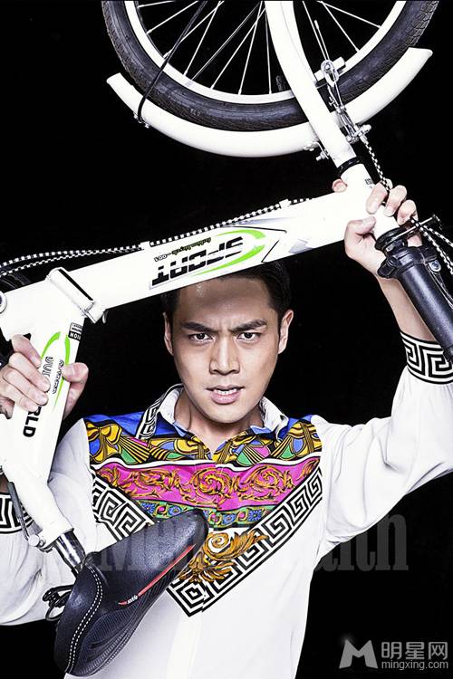 影视演员霍政谚百变造型雅痞十足