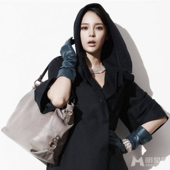 三圣母扮演者朴美宣包包代言写真