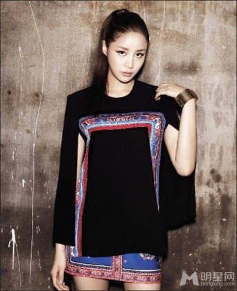 韩国国民妹妹尹贞伊变冷艳女王