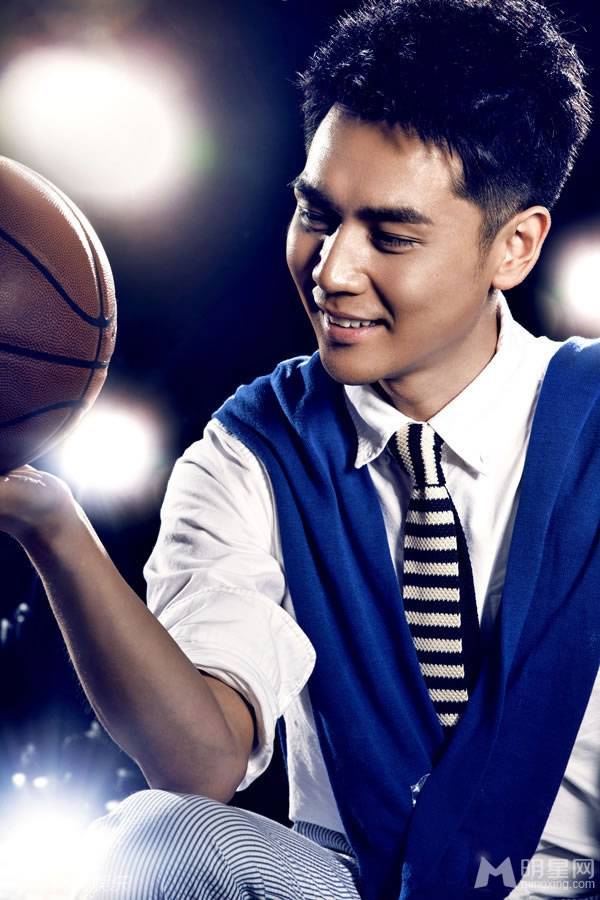 影视演员霍政谚酷感运动写真