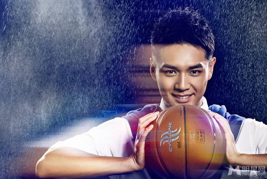 影视演员霍政谚酷感运动写真