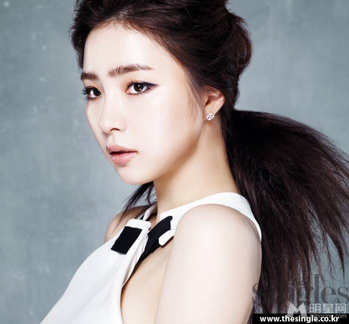 韩国90后女星申世景时尚性感写真