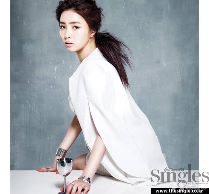 韩国90后女星申世景时尚性感写真