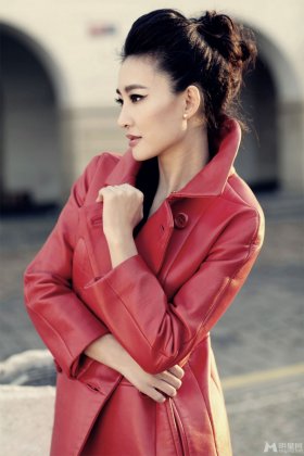 演员王丽坤冬季时尚街拍