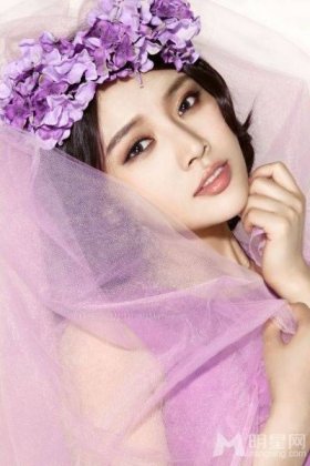 明星徐冬冬演绎紫色浪漫写真图片