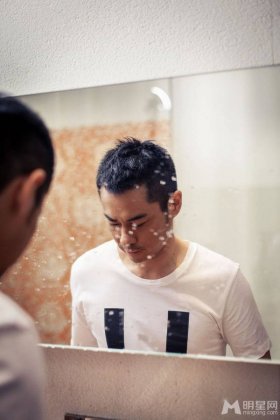 郑嘉颖健康时尚居家写真图片