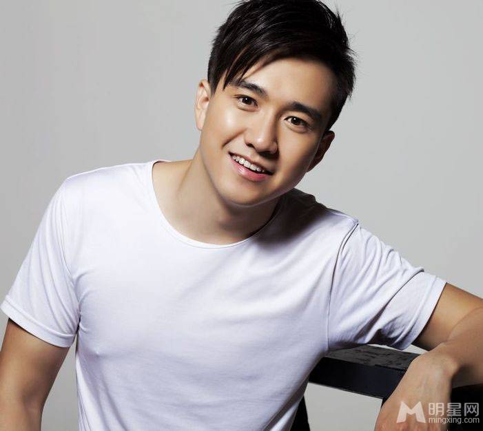 演员翟天临帅气写真照片