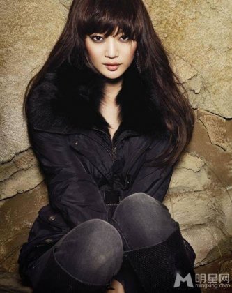 韩国气质女星申敏儿演绎轻熟风