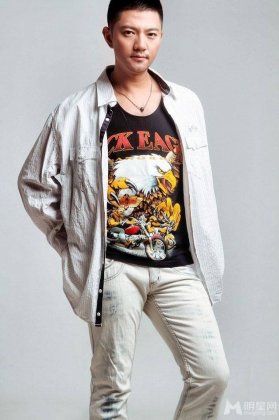 最有前途青年演员彭博时尚写真