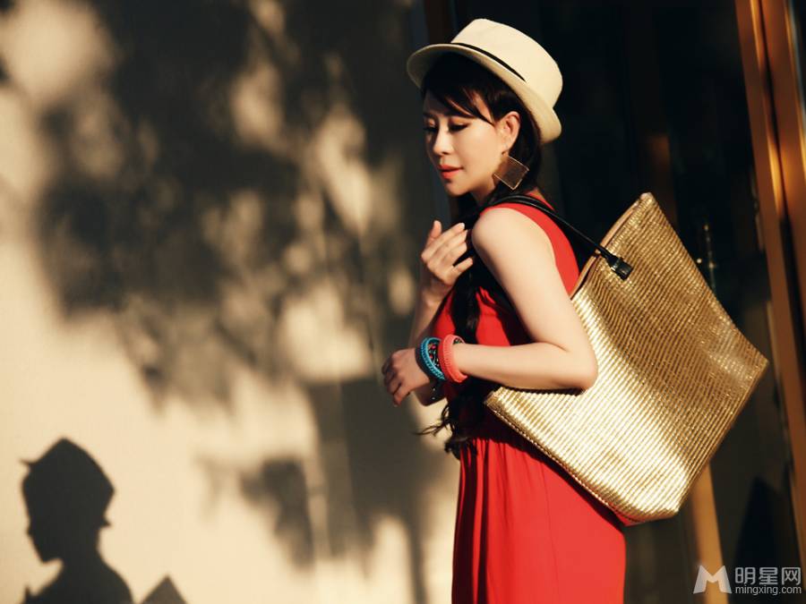 中国女明星祖海时尚街拍魅力十足