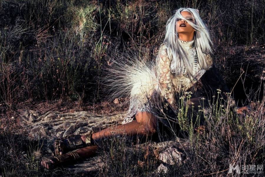 另类时尚教主蕾哈娜化身白发魔女写真大片
