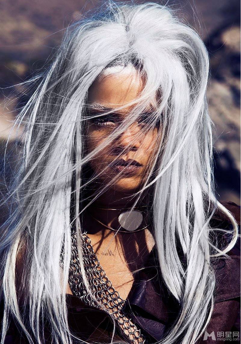 另类时尚教主蕾哈娜化身白发魔女写真大片