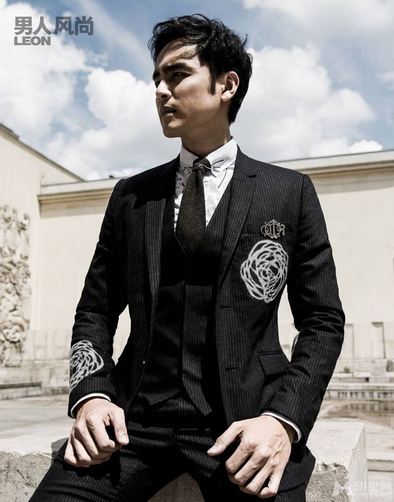 明道尽显男人绅士风度街拍大片