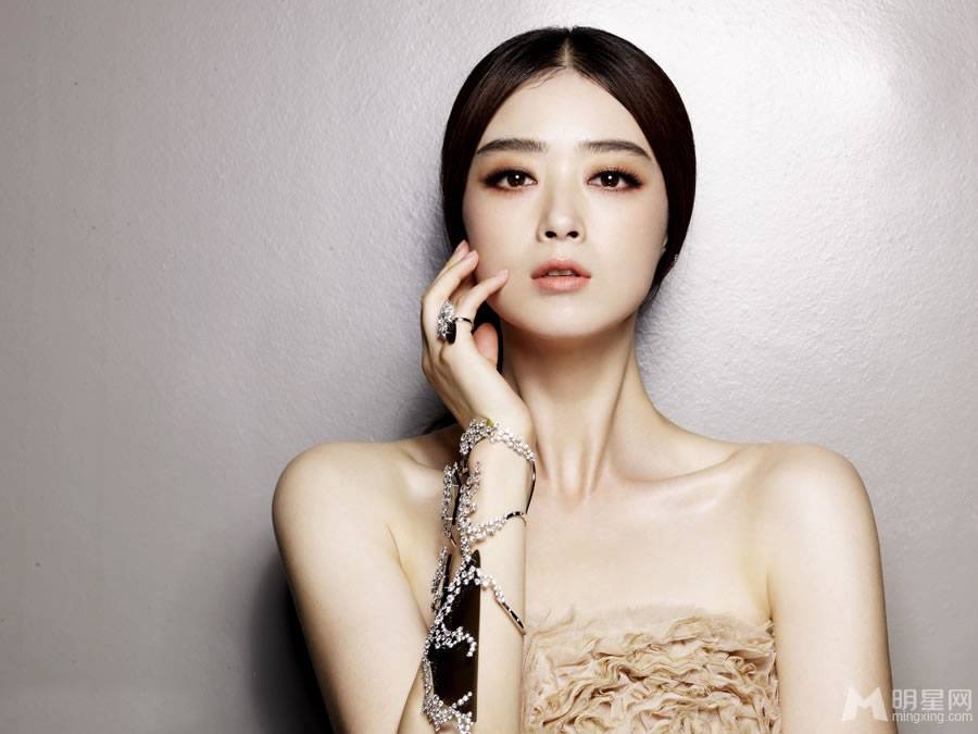 中国影视演员蒋欣时尚美妆大片