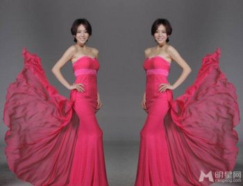 姜妍粉嫩低胸装小秀沟图片