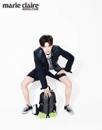 韩星李钟硕变身阳光帅气男孩