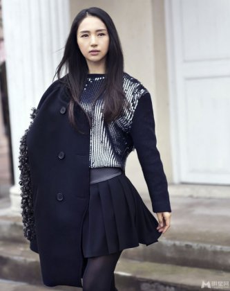 女演员董璇冬季时尚街拍写真