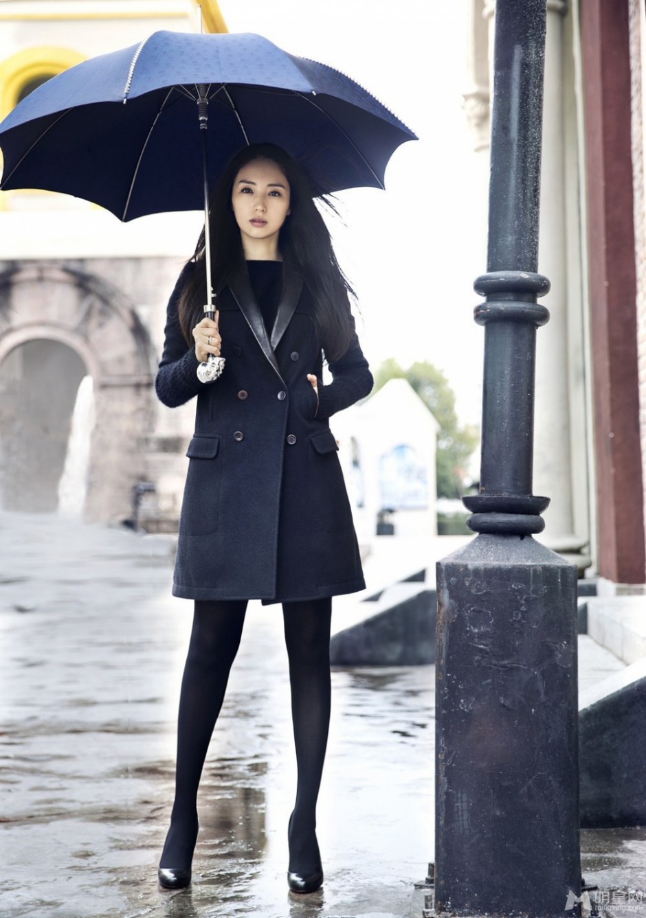 女演员董璇冬季时尚街拍写真