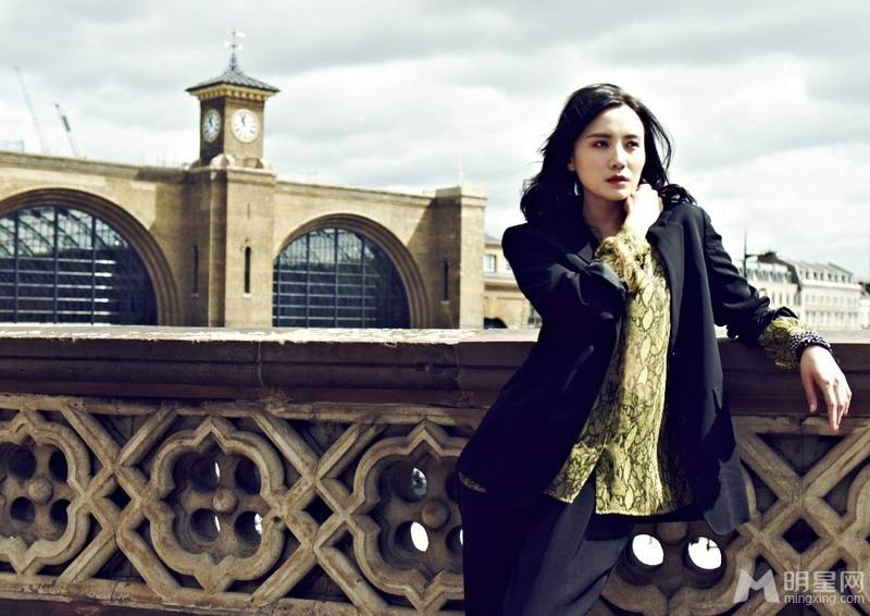 小宋佳造型帅酷街拍写真大片