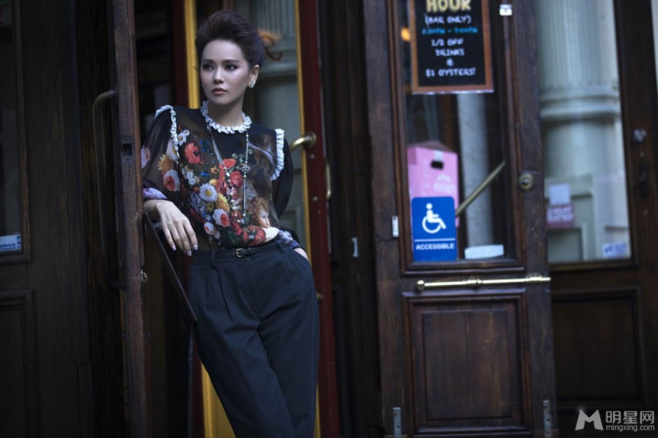 台湾不老女星伊能静纽约街拍大片