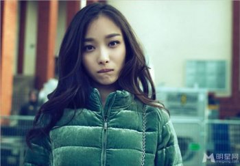 新四小花旦倪妮冬日温暖街拍