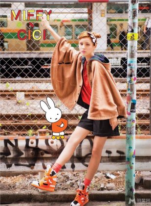 王思聪前女友张予曦日系唯美街拍