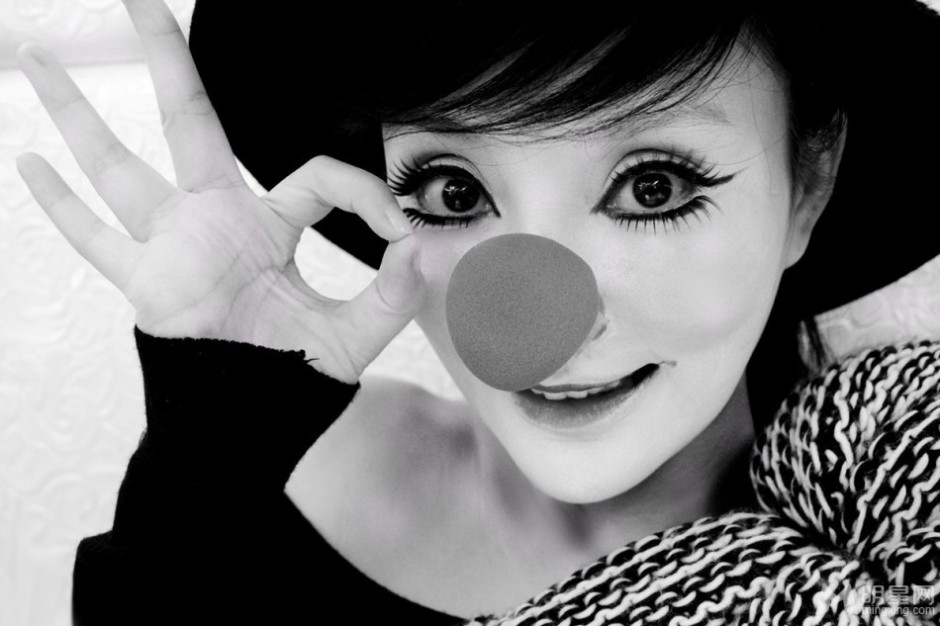 明星美女李小璐扮小丑搞怪写真