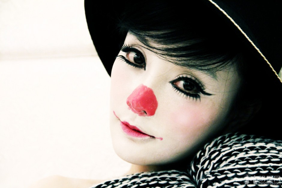 明星美女李小璐扮小丑搞怪写真