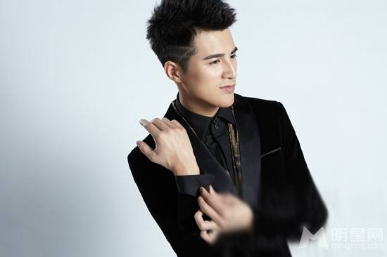 颜值高的男明星姜潮帅气写真