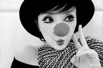 明星美女李小璐扮小丑搞怪写真