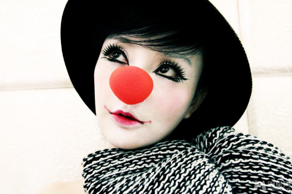 明星美女李小璐扮小丑搞怪写真