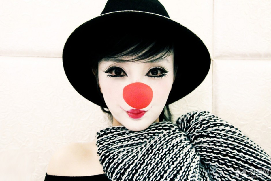明星美女李小璐扮小丑搞怪写真