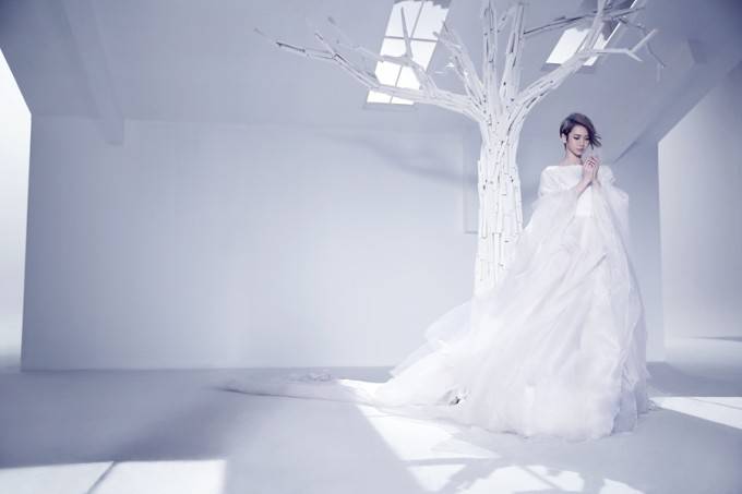 戚薇冬天的树写真化身冰雪女神