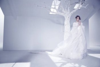 戚薇冬天的树写真化身冰雪女神