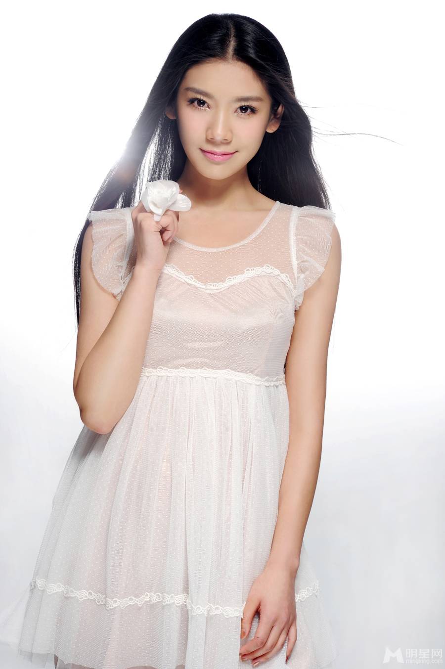 中国新生代女演员马恺曼纯白写真