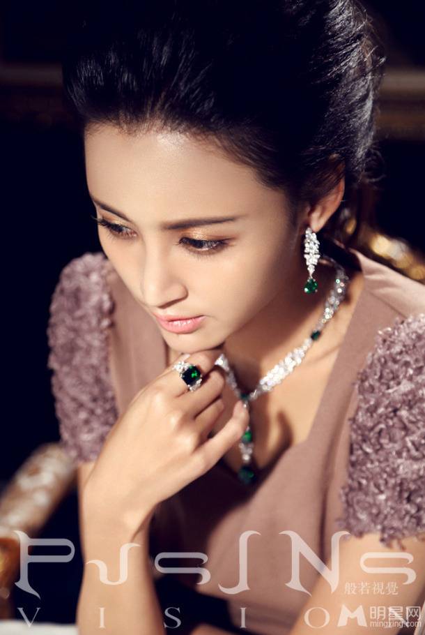 北京爱情故事林夏扮演者张歆艺华丽写真