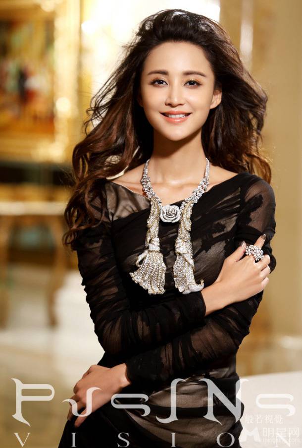 北京爱情故事林夏扮演者张歆艺华丽写真