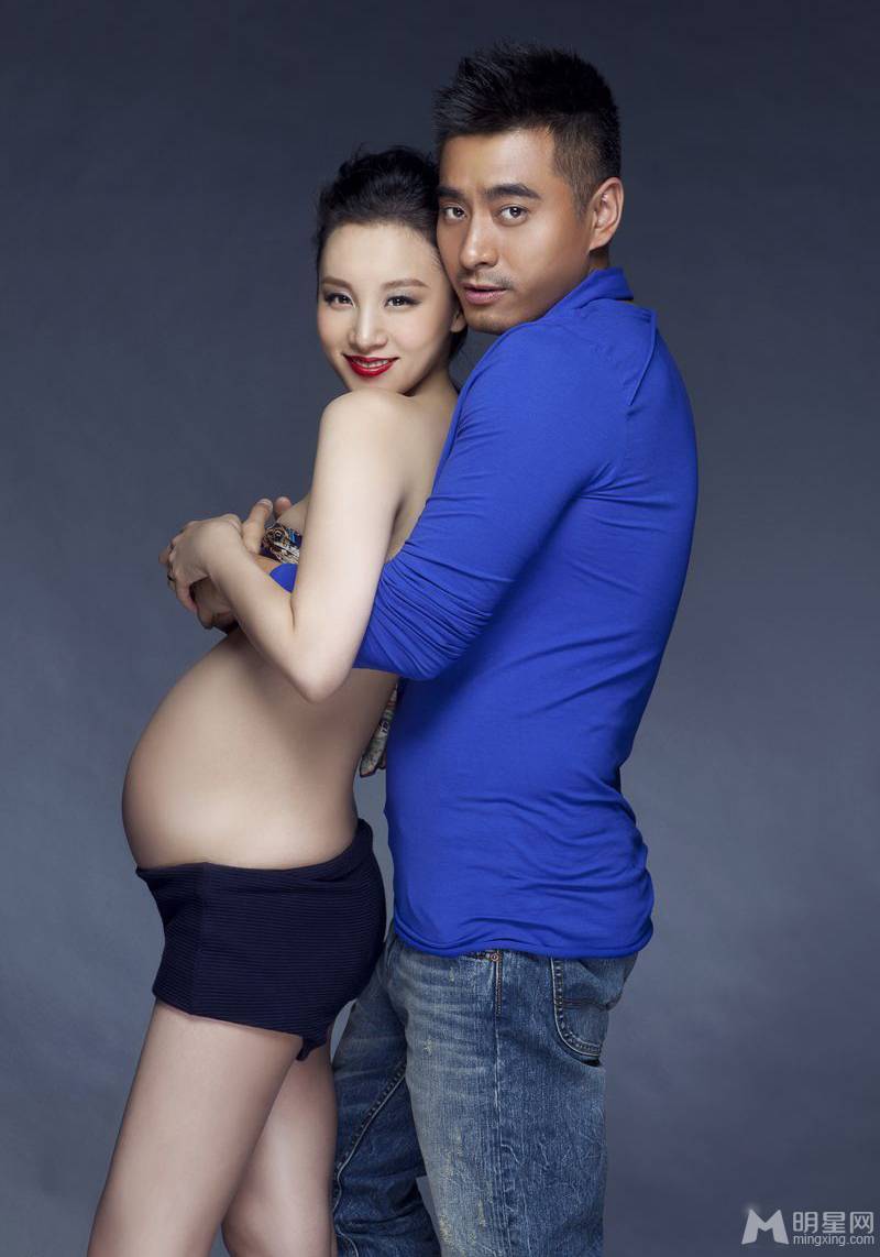 娱乐圈中的明星夫妻陈龙章龄之性感大肚照